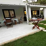 Βίλα Maya With Garden 1000m To 300m From The Sea In Pula